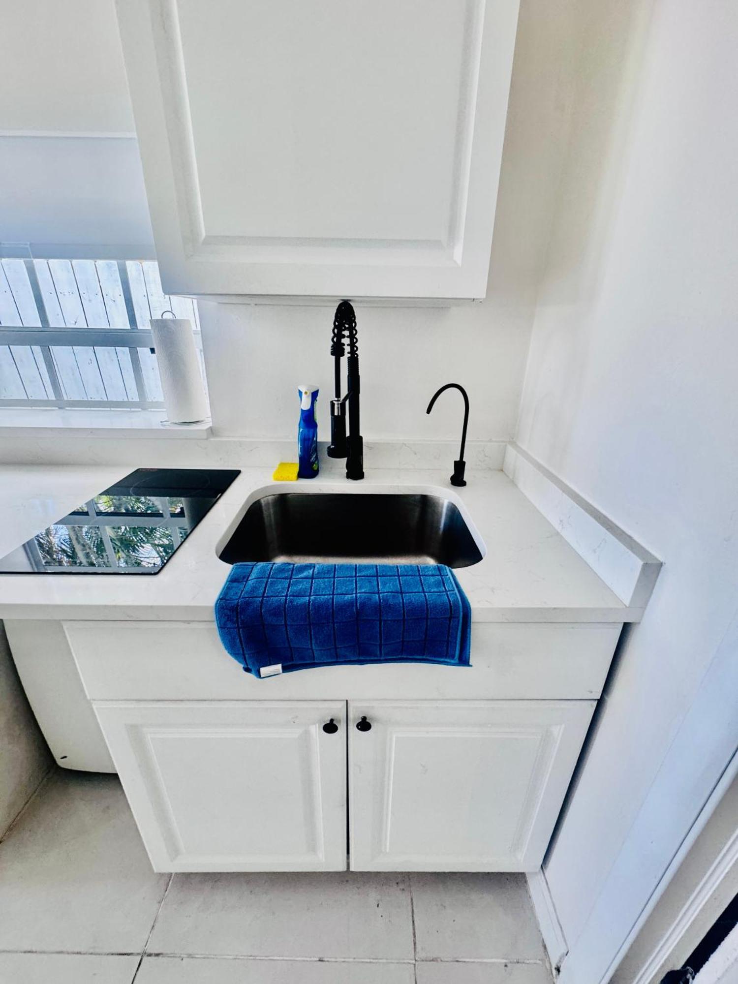 Modern Home - Termpurpedic Queen Bed, Laundry, Free Parkging, Ev Tesla Hollywood Esterno foto